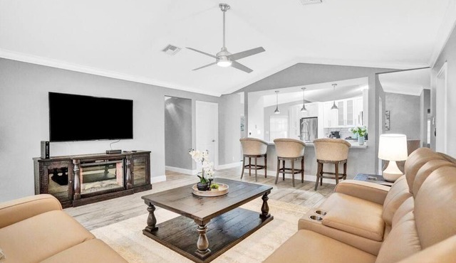 Cozy and Family Friendly 4BR House w a pool