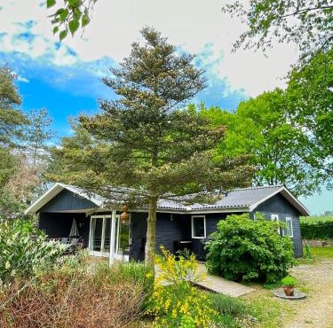 Cozy And Family-Friendly Holiday Cottage Near The Beach And Nature