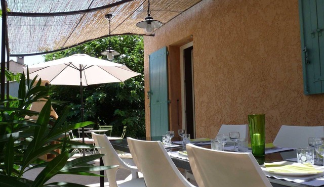 Cozy and family house, near Aix in the heart of the village.