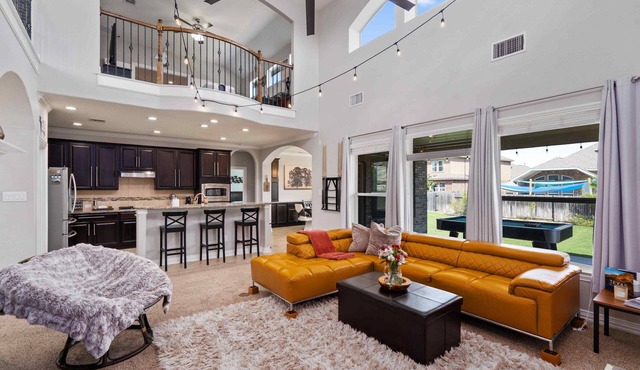 Cozy and Fun Luxury Family Home - 5 mins to City or Countryside