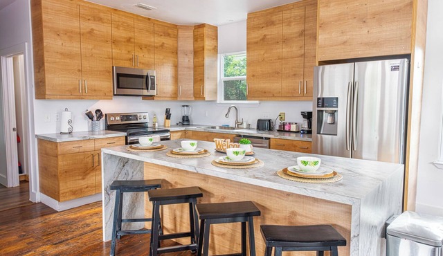 Cozy and Gorgeous 2br/1ba Near Amazing Downtown