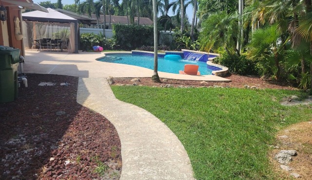 Cozy and inviting Studio with Private entrance in charming Pembroke Pines