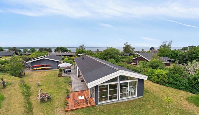 Cozy and large summer house near Roskilde Fjord