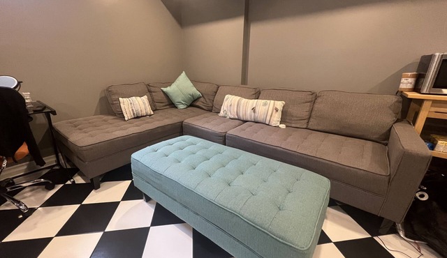 Cozy and luxurious guest suite with 2 bedrooms &private entrance in North London