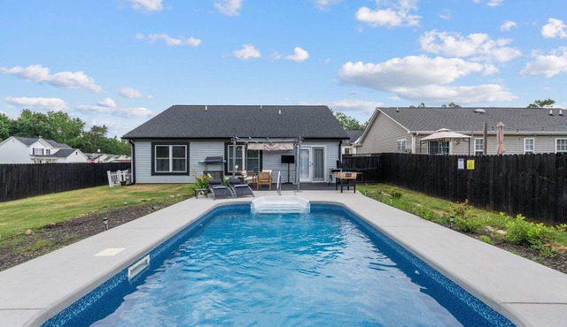 Cozy and luxurious Home with Pool 3BR 2BT