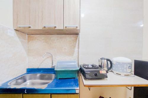 Cozy and Minimalist Studio Great Western Apartment By Travelio