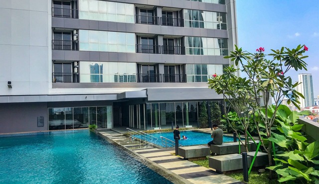 Cozy and Minimalist Studio Room at Ciputra World 2 Apartment