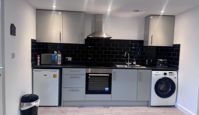 Cozy and modern studio in prime location-perfect for your getaway