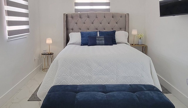 Cozy and Modern 1-bedroom 1 bath studio close to Hard Rock Stadium and Beaches.