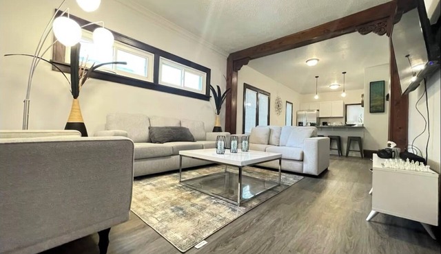Cozy and Modern 4 bedroom 1 Bathroom McKinley Homenn