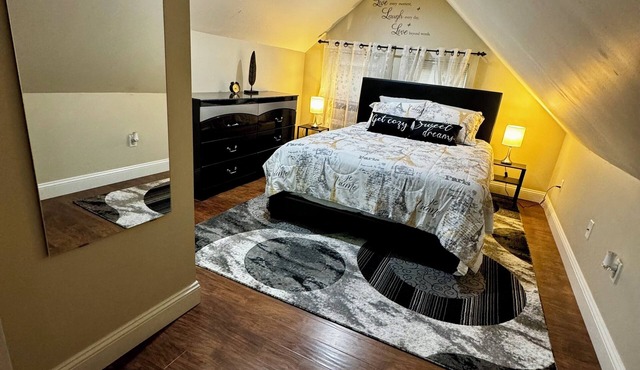 Cozy and modern apartment. Only 5 mins from Newark airport and 30 mins to NYC