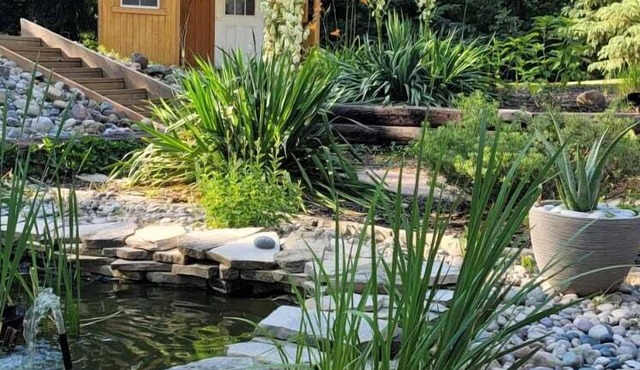 Cozy and Modern Cottage with hot tub and outdoor sauna