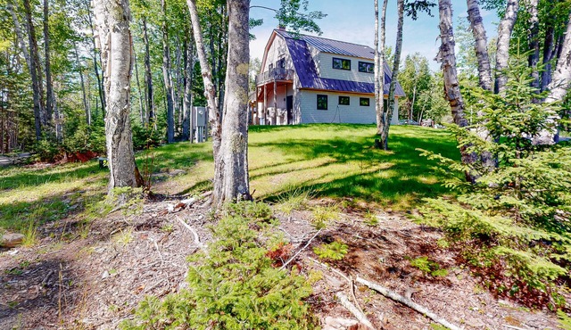 Cozy and modern hideaway - walk to the beach - fast WiFi & washer/dryer