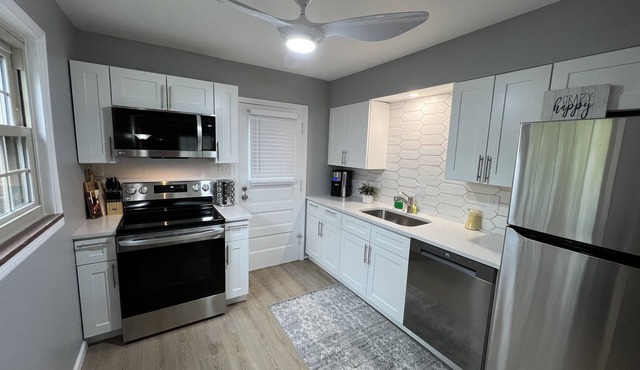 Cozy and Modern Home close to Downtown!