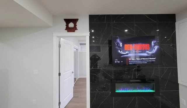 Cozy and Modern Suite - Your Home Away from Home!