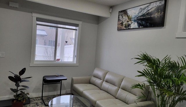 Cozy and Modern Suite - Your Home Away from Home!