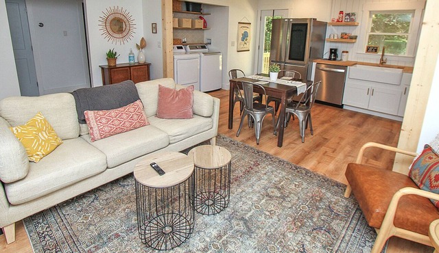 Cozy and private 2-bed cottage close to Lake Norman/ Charlotte