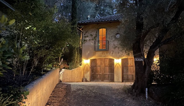 Cozy and Private Hillside Villa in St. Helena