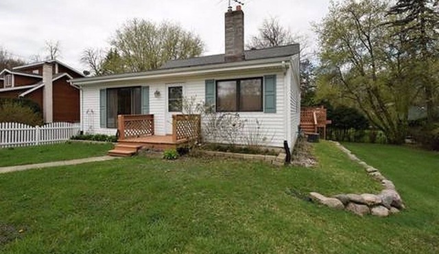 Cozy and Private Home Located within Minutes of Downtown and the Water