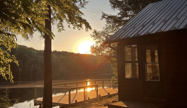 Cozy and private lakefront cabin - perfect for large groups & family reunions!