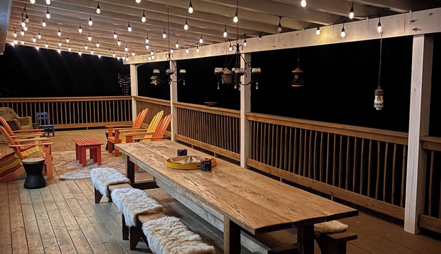 Cozy and Private Mountain Escape 1 Mile to Trails Fire Pit + Views Hot Tub