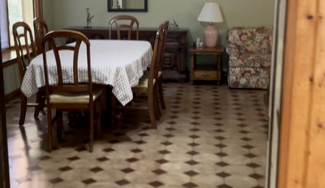 Cozy and Quaint Cottage Steps to the beach (open all year around)