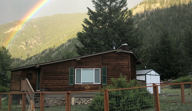 Cozy and quaint pet friendly cabin
