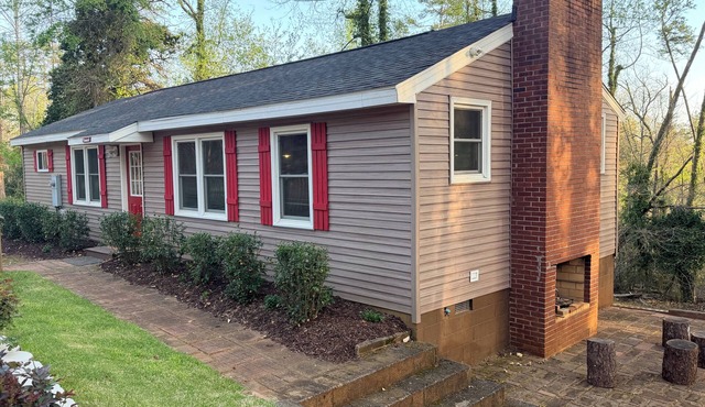 Cozy and Quaint Pinewood Cottage at Saluda River Farms