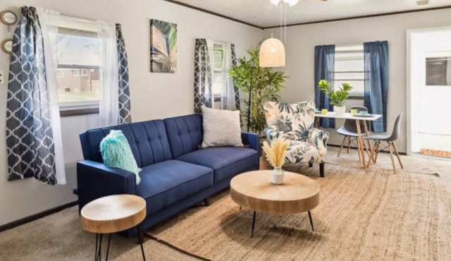 Cozy and Quaint 3 Bedroom single level 5 beds fits 8 guests