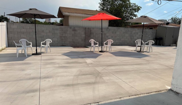 Cozy and quiet, 3 minutes from the strip, 20 minutes from the airport