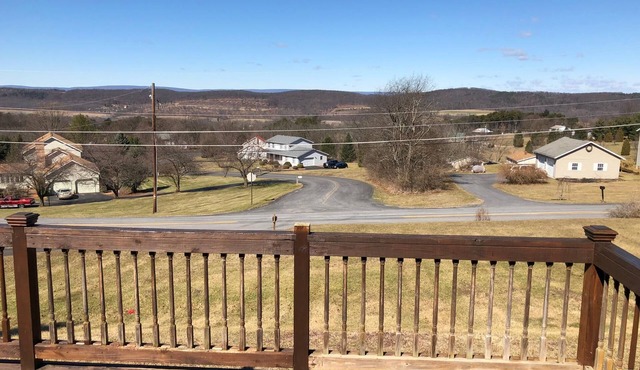 Cozy and quiet, but close to all the good stuff. Amazing mountain view.