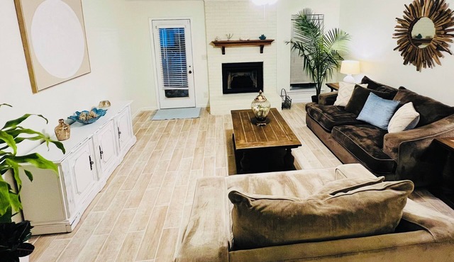 Cozy and Quiet gettaway with pool, near Historic District and Water Park