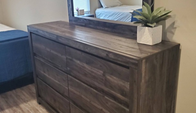 Cozy and quiet new townhome minutes from the mall exit.