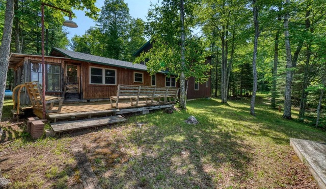 Cozy and quiet northern cabin with fabulous lake views and screen porch.