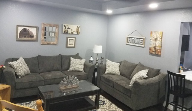 Cozy and Quiet Ranch house Close to everything