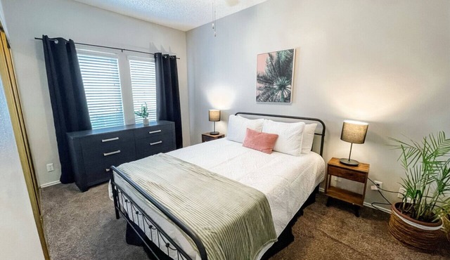 Cozy and Quiet, with Easy Access & Private Garage