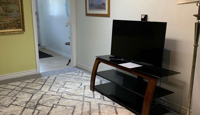 Cozy and quite 2 bedroom basement appartment with separate entrance…