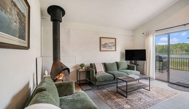 Cozy and Recently Updated Lakefront Home in Serene Gaylord