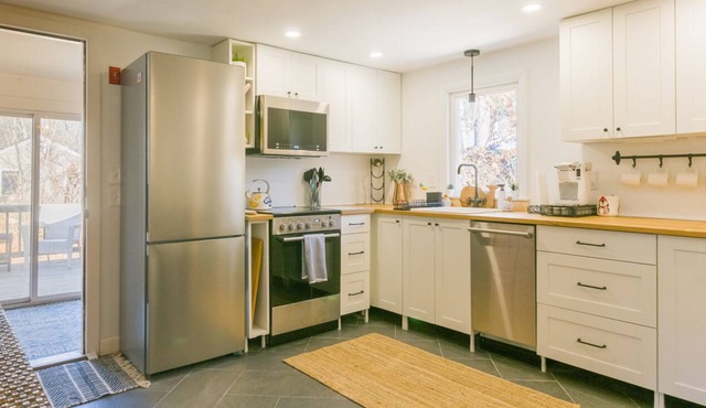 Cozy and renovated close to Sandwich Village