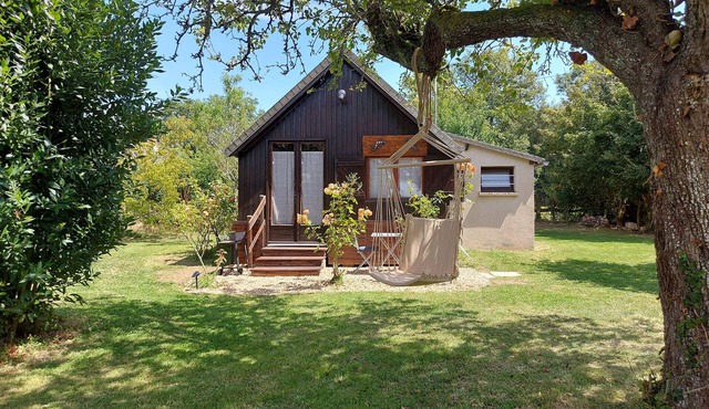 Cozy and romantic chalet with terrace in Eure-et-Loir