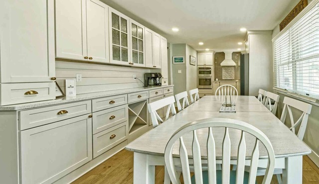 Cozy and Roomy Beachside Bungalow in Sea Isle