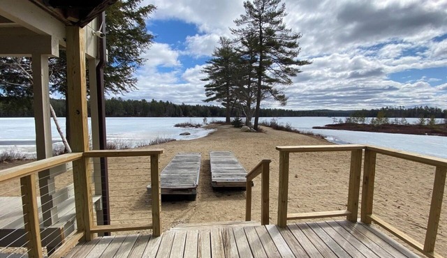 Cozy and roomy Maine family retreat 5 mins from Pleasant Mountain