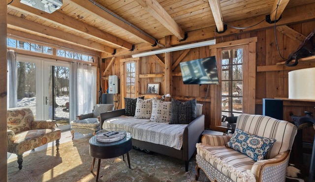 Cozy and Rustic Barn Near the Coast