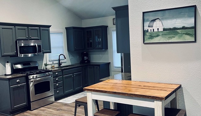 Cozy and serene 3-bedroom house in Des Moines.