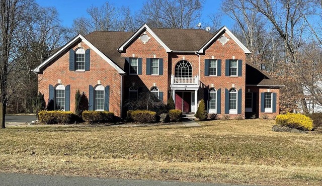Cozy and Spacious Furnished House in a gated golf community