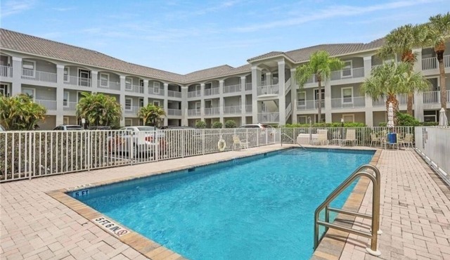 Cozy and spacious 3/2 condo. Family friendly. 3 Mins to the beach. Dog friendly