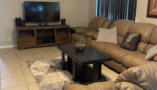 Cozy and spacious 3 bed/2 bath with office/den. Centrally located in Tampa.