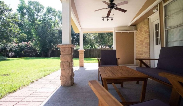 Cozy and Spacious 3 Bedroom Home in Sugarland
