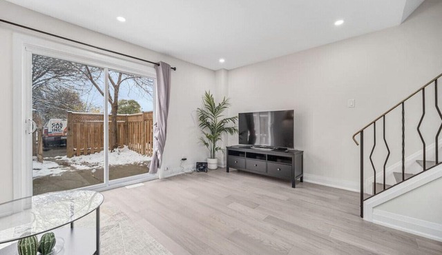 Cozy and Spacious 3BR Home in Kitchener