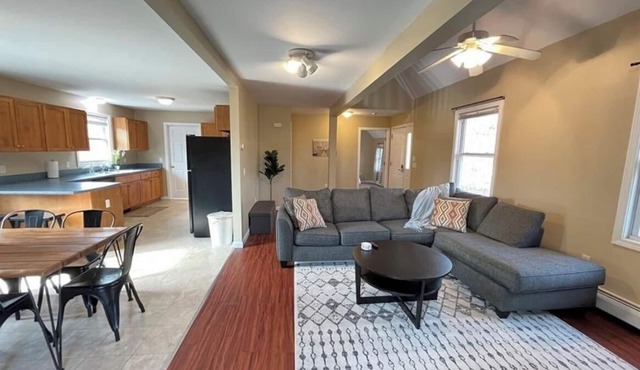 Cozy and Spacious Coastal Cottage in Stonington Connecticut!